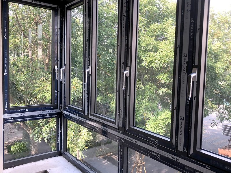 Sự đa dạng về màu sắc giúp cửa nhôm Rolan dễ dàng hòa hợp với mọi phong cách nội thất.