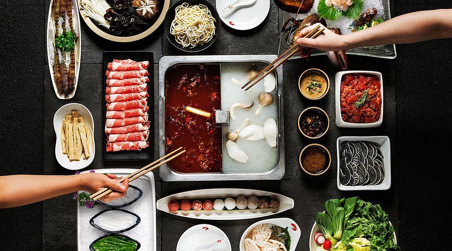 Đi ăn Haidilao không chỉ là thưởng thức món lẩu, mà là một hành trình trải nghiệm dịch vụ và ẩm thực được nâng tầm