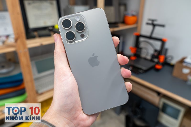 Review iphone 15 pro max - iOS 18, bảo mật và cập nhật dài lâu