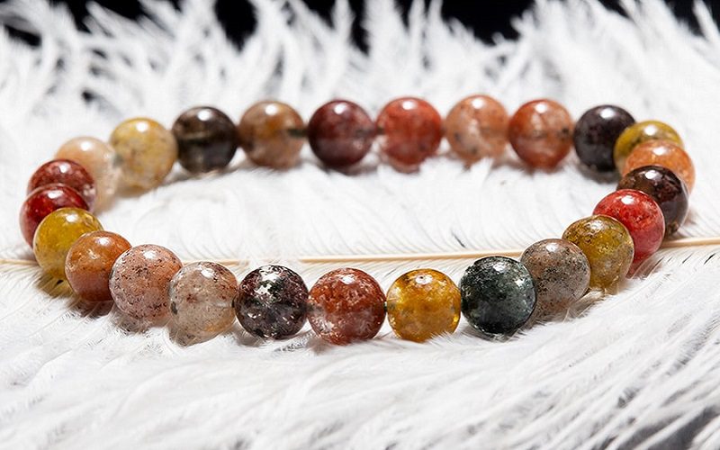 Vòng đá phong thủy không chỉ là trang sức mà còn là vật phẩm mang năng lượng tích cực.